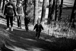 kelowna documentary family photography, running in the park