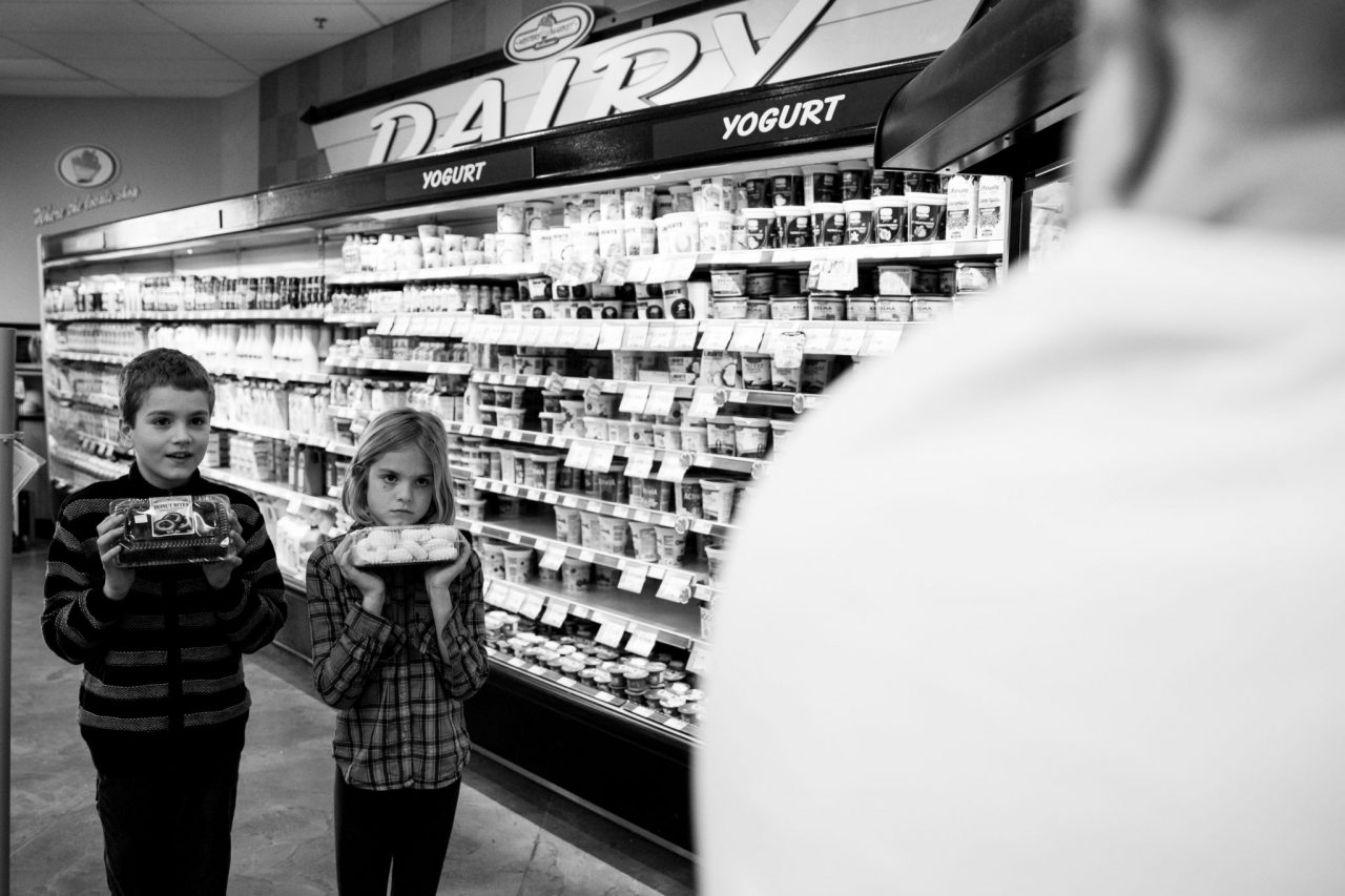 Kelowna family Photographer - grocery store session